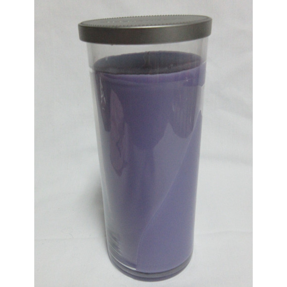 Yankee Candle LILAC BLOSSOMS 20 oz Large Single Wick Pillar Candle New - Picture 3 of 4